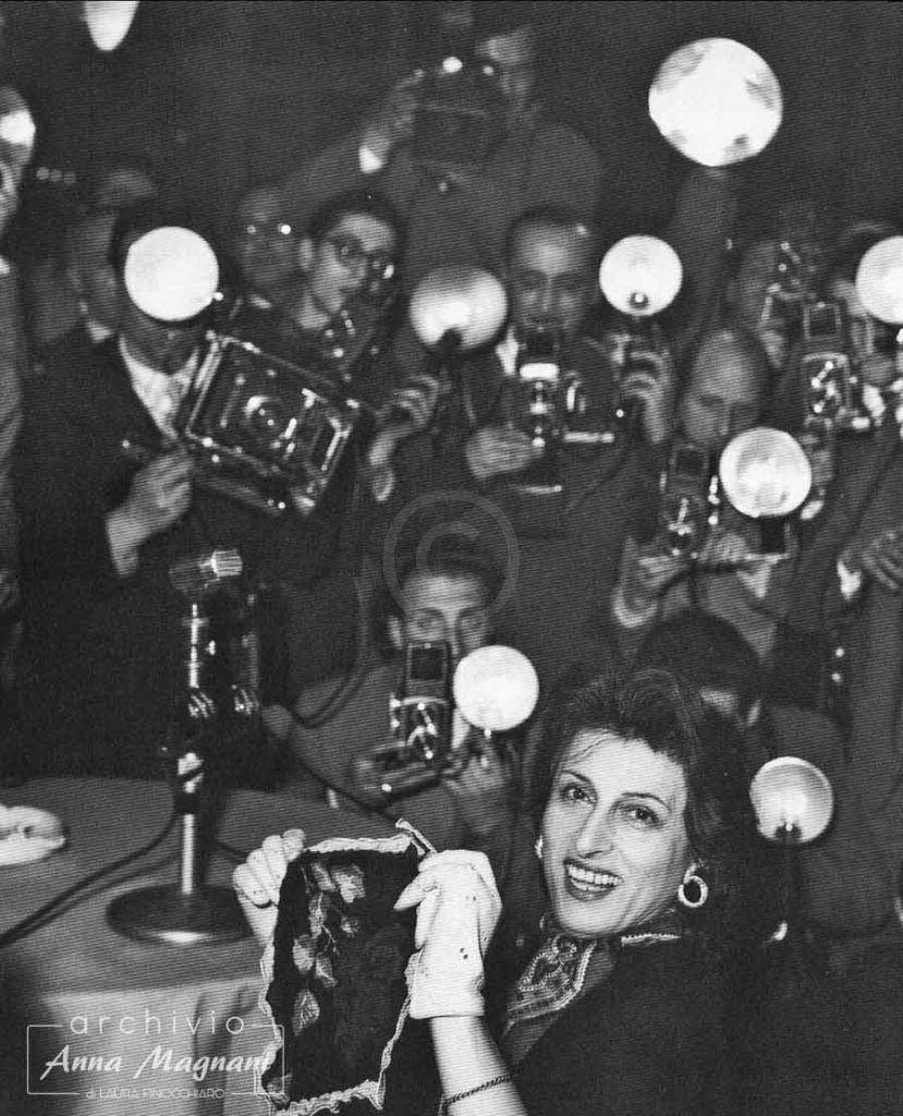 Anna Magnani vince l'Oscar Onorevole