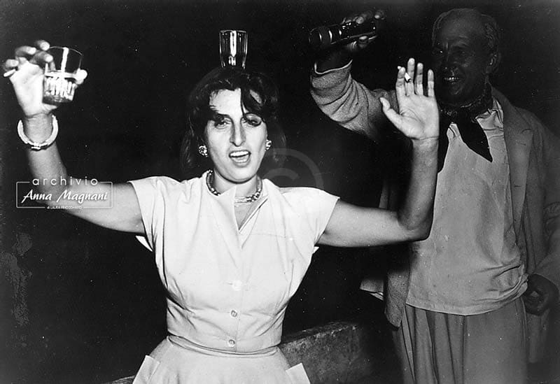 Anna Magnani in festa a Vulcano